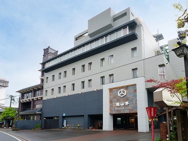 ■【往復大分空港利用】「日田やきそば」食べ比べクーポン&レンタカー付 九州の小京都 日田温泉の人気のホテル!亀山亭ホテル(夕朝食付)3泊4日3